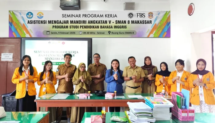 Mahasiswa AjarMi MBKM Gelar Seminar Program Kerja di SMAN 8 Makassar, Fokus Bahasa Inggris dan Persiapan UTBK