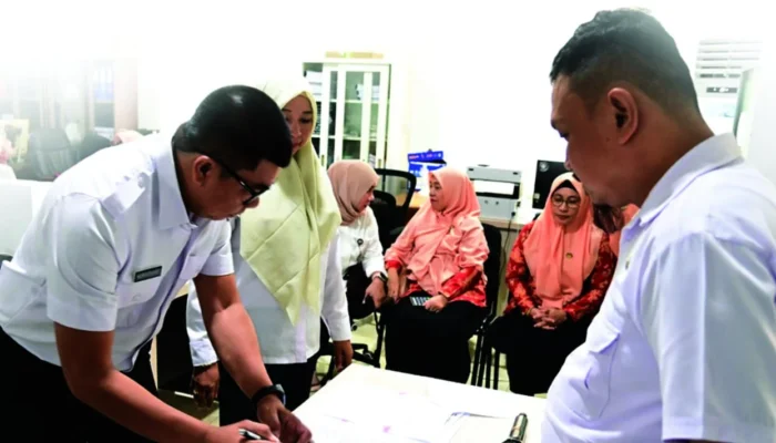 Disperkim Makassar Gelar Pisah Sambut Sekretaris Dinas, Mahyuddin Ingatkan Disiplin dan Amanah ASN