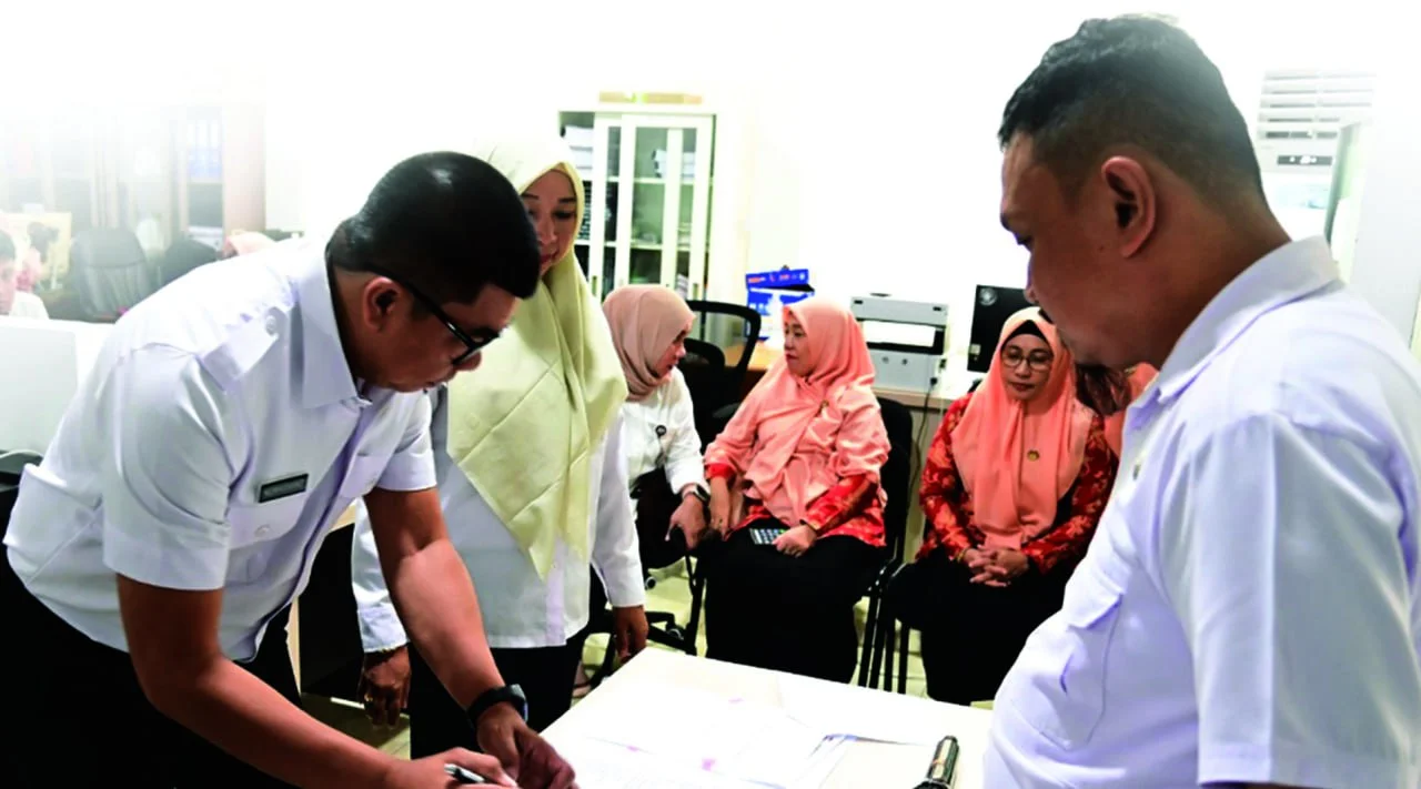 Disperkim Makassar Gelar Pisah Sambut Sekretaris Dinas, Mahyuddin Ingatkan Disiplin dan Amanah ASN