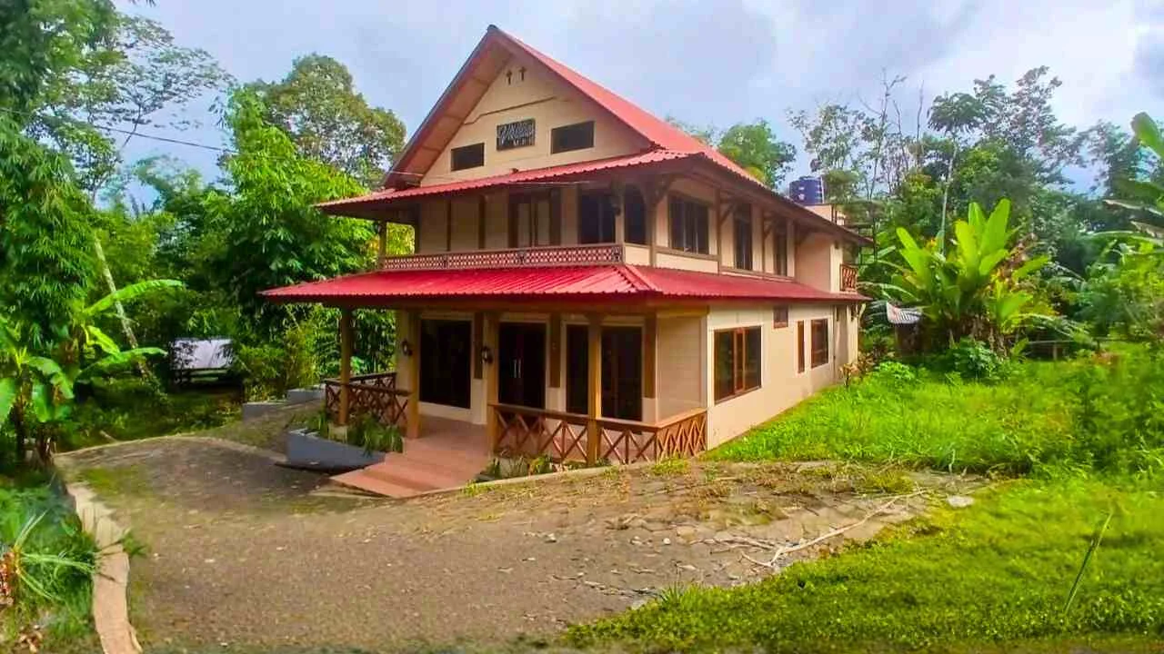 Villa MBR, Rumah Adat Luwu di Kawasan Tongkonan Toraja, Alternatif Nginap Dekat Ke’te Kesu 2 Villa MBR, Rumah Adat Luwu di Kawasan Tongkonan Toraja, Alternatif Nginap Dekat Ke’te Kesu