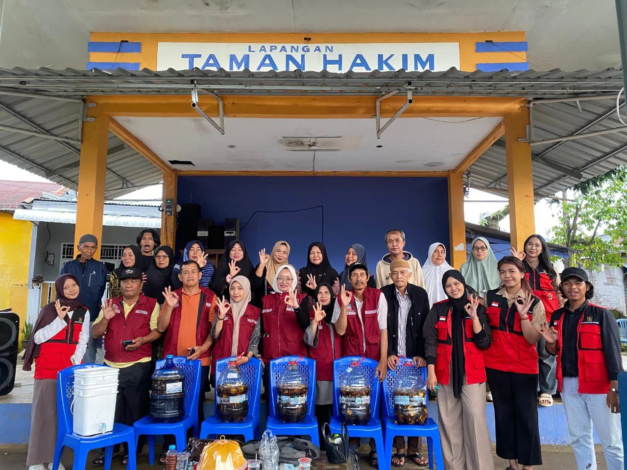 Turun ke Permukiman Biring Romang, Mahasiswa KKN Unhas Kenalkan Sistem Bank Sampah 2 Turun ke Permukiman Biring Romang, Mahasiswa KKN Unhas Kenalkan Sistem Bank Sampah