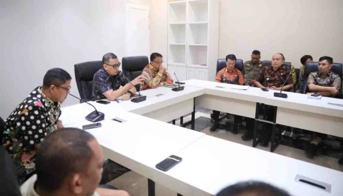 Pemkot Makassar Rencanakan Pengadaan HT untuk Lurah dan Camat Lewat Perubahan Anggaran
