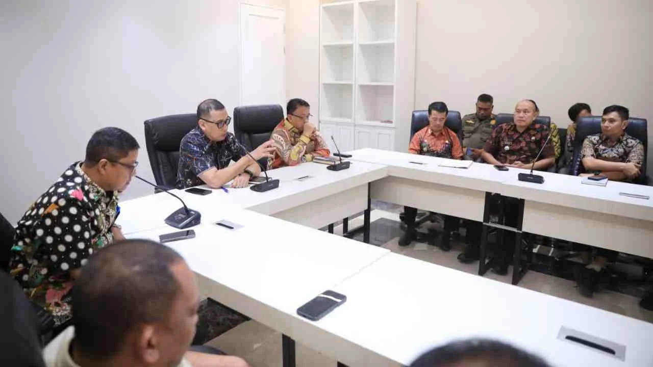 Pemkot Makassar Rencanakan Pengadaan HT untuk Lurah dan Camat Lewat Perubahan Anggaran