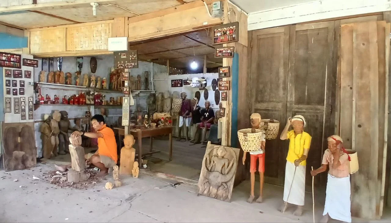 Lemo: Jejak Keabadian di Tebing Batu, Harmoni Tradisi dan Kreativitas Warga