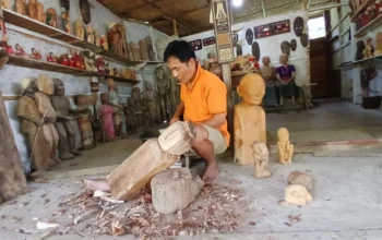 Lemo: Jejak Keabadian di Tebing Batu, Harmoni Tradisi dan Kreativitas Warga