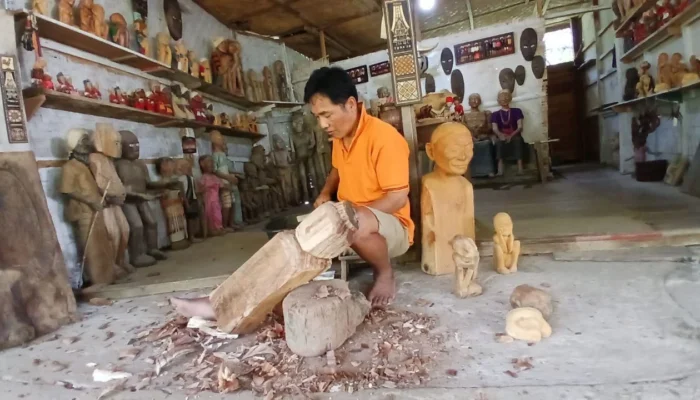 Lemo: Jejak Keabadian di Tebing Batu, Harmoni Tradisi dan Kreativitas Warga