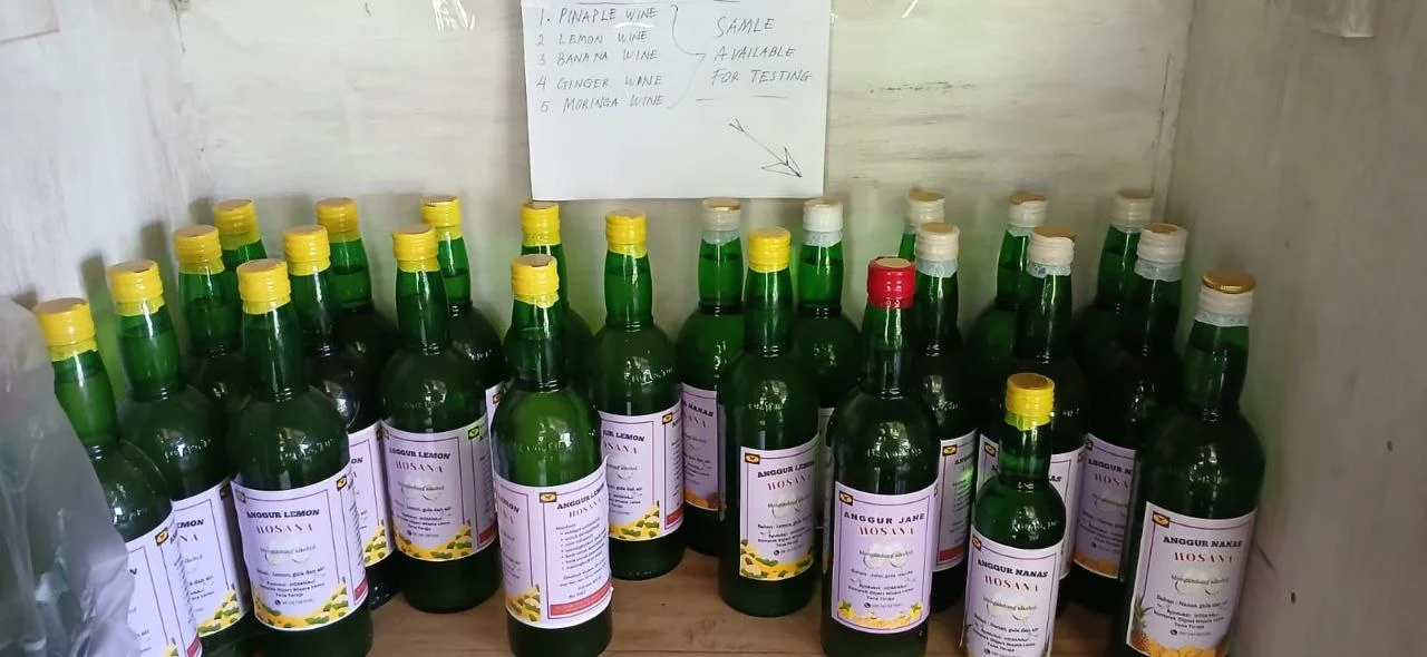 Lemo: Jejak Keabadian di Tebing Batu, Harmoni Tradisi dan Kreativitas Warga