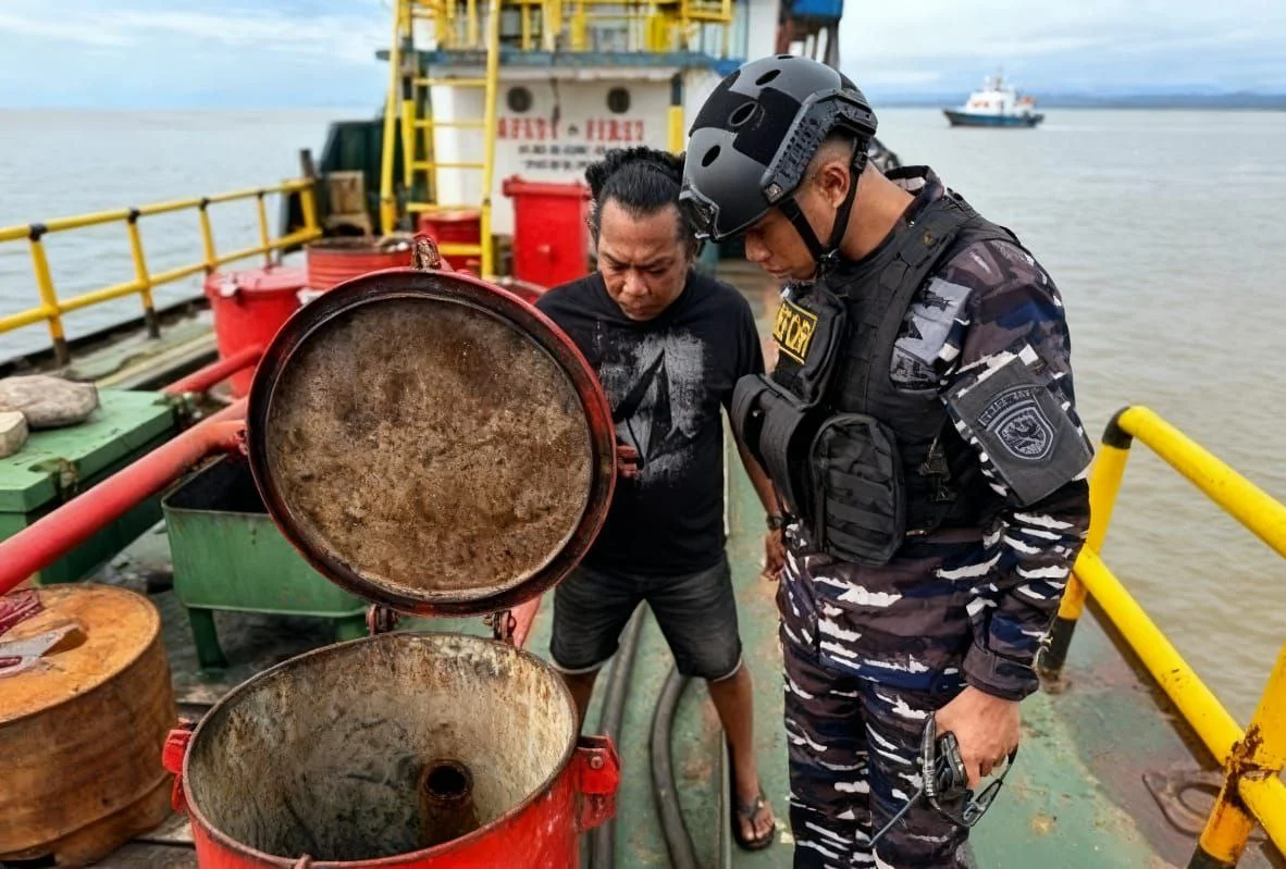 106 KL Solar Subsidi Tanpa Dokumen Disita TNI AL di Perairan Makassar
