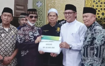 Safari Ramadan di Masjid Al Hidayah, Ketua DPRD Makassar Ajak Warga Jaga Kamtibmas dan Kebersihan Lingkungan 7 Supra serahkan bantuan