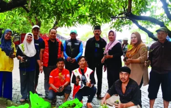 Jelang HUT ke-1, Gerakan Rakyat Sulsel Bagi 100 Bibit Pohon dan Takjil di Makassar 6 bagi pohon