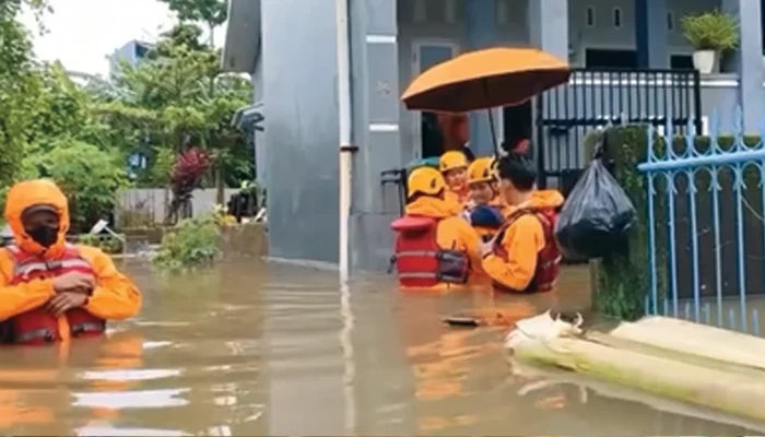 Hujan Deras Picu Banjir di Makassar, Wali Kota Instruksikan BPBD Evakuasi Warga