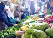 Sidak Pasar Maricaya Jelang Hari Raya, Komisi IX DPRRI Pastikan Pangan Bebas Formalin dan Rhodamin B