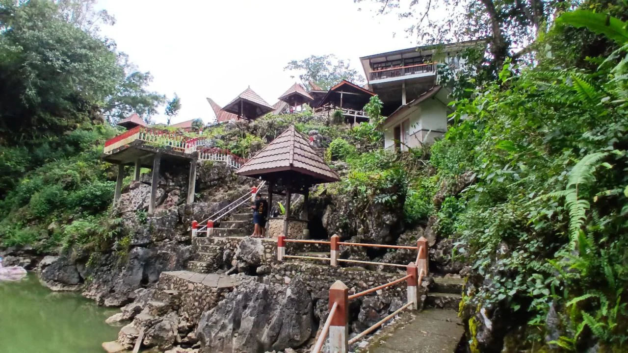Danau Limbong, Oase Hijau di Pelukan Tebing Karst Toraja Utara 2 Danau Limbong, Oase Hijau di Pelukan Tebing Karst Toraja Utara
