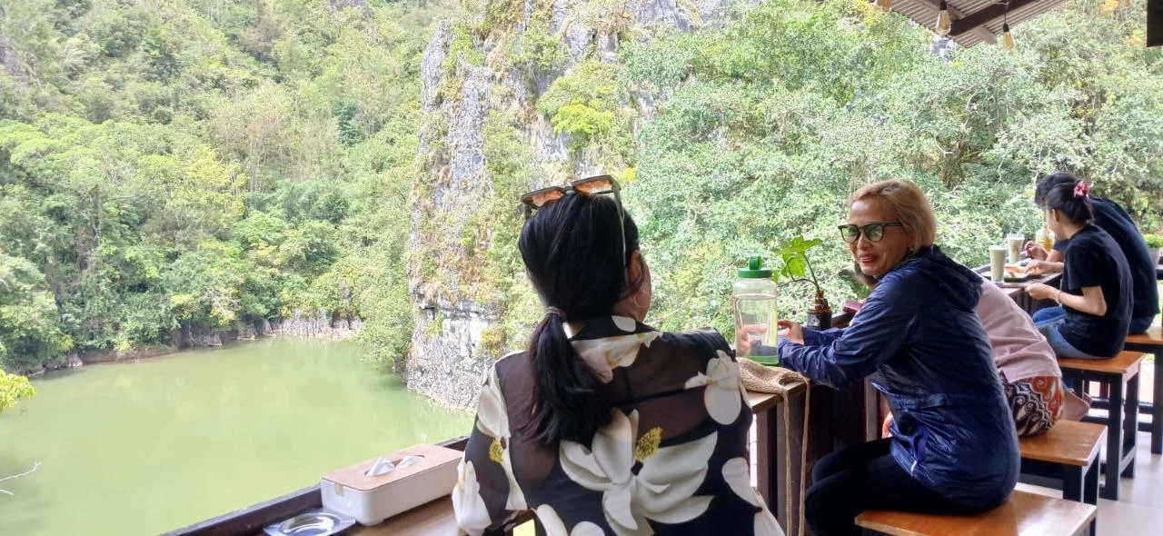 Danau Limbong, Oase Hijau di Pelukan Tebing Karst Toraja Utara 3 Danau Limbong, Oase Hijau di Pelukan Tebing Karst Toraja Utara