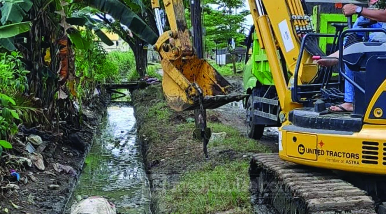 Masalah Banjir Lama di Antang Mulai Diurai, Excavator Dikerahkan di Blok 8 dan 10