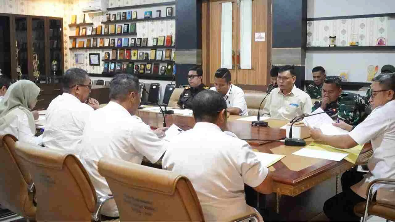 Bupati Jeneponto Rapat dengan Forkopimda untuk Antisipasi Harga Bahan Pokok Jelang Idul Fitri 2 Bupati Jeneponto Rapat dengan Forkopimda untuk Antisipasi Harga Bahan Pokok Jelang Idul Fitri