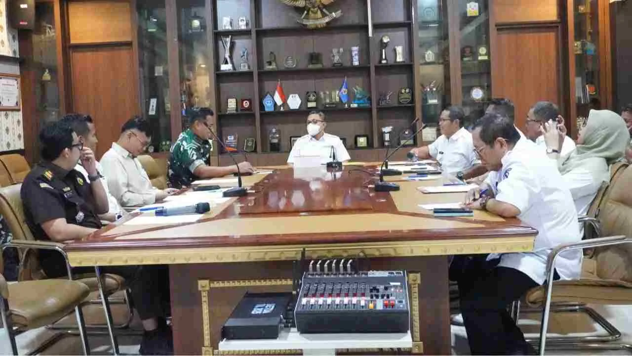 Bupati Jeneponto Rapat dengan Forkopimda untuk Antisipasi Harga Bahan Pokok Jelang Idul Fitri