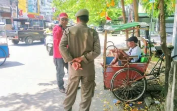 Penertiban Becak dan Penyisiran Sampah Digencarkan di Kecamatan Mariso 5 Penertiban Becak dan Penyisiran Sampah Digencarkan di Kecamatan Mariso