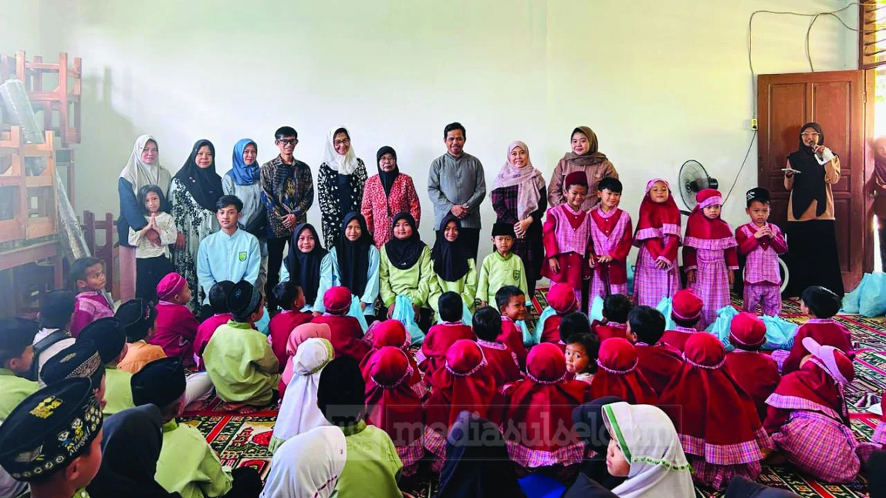 500 Paket “Tali Sayang” Dibagikan, As-Salam Tenjo Perkuat Kepedulian untuk Guru dan Murid