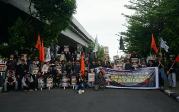 Ratusan Mahasiswa Unjuk Rasa di Flyover Pettarani, Desak Indonesia Keluar dari Board of Peace 7 Ratusan Mahasiswa Unjuk Rasa di Flyover Pettarani, Desak Indonesia Keluar dari Board of Peace