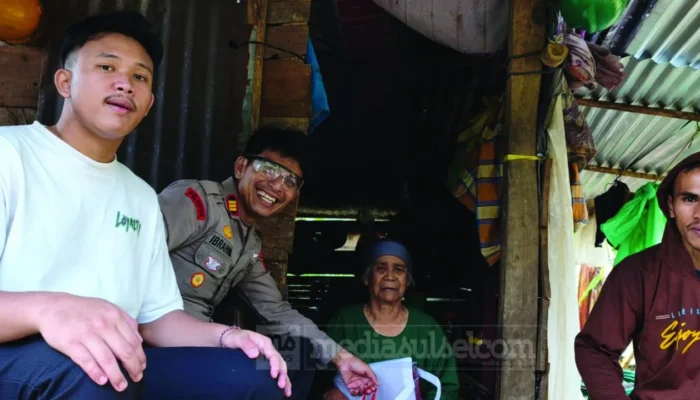 Polsek Bungaya Bagikan 80 Paket Sembako untuk Warga Kurang Mampu di Gowa saat Ramadan