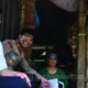 Polsek Bungaya Bagikan 80 Paket Sembako untuk Warga Kurang Mampu di Gowa saat Ramadan