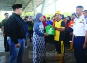 Appi–Aliyah Bagikan 7.100 Paket Lebaran untuk Satgas Kebersihan Makassar, Apresiasi Pejuang Kota di Balik Layar