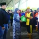 Appi–Aliyah Bagikan 7.100 Paket Lebaran untuk Satgas Kebersihan Makassar, Apresiasi Pejuang Kota di Balik Layar