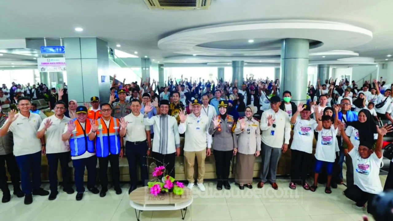 Andi Sudirman Lepas 500 Peserta Mudik Gratis PLN dari Makassar, Tujuan Bau-Bau dan Surabaya 2 Andi Sudirman Lepas 500 Peserta Mudik Gratis PLN dari Makassar, Tujuan Bau-Bau dan Surabaya