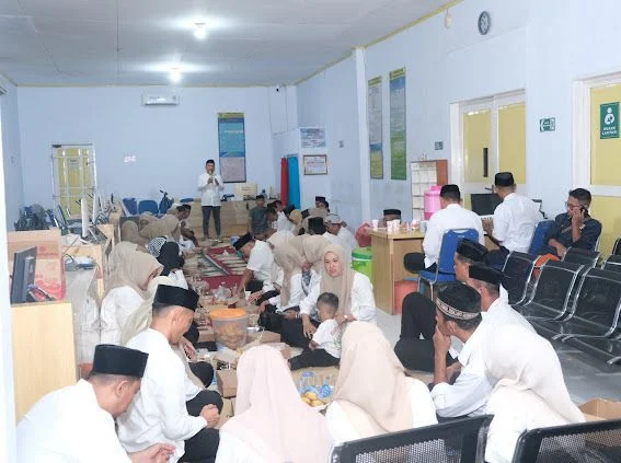Disdukcapil Jeneponto Buka Puasa Bersama Seluruh Staf di Penghujung Ramadhan, Ini Pesan Mustaufiq 3 Disdukcapil Jeneponto Buka Puasa Bersama Seluruh Staf di Penghujung Ramadhan, Ini Pesan Mustaufiq