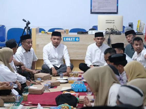 Disdukcapil Jeneponto Buka Puasa Bersama Seluruh Staf di Penghujung Ramadhan, Ini Pesan Mustaufiq 2 Disdukcapil Jeneponto Buka Puasa Bersama Seluruh Staf di Penghujung Ramadhan, Ini Pesan Mustaufiq