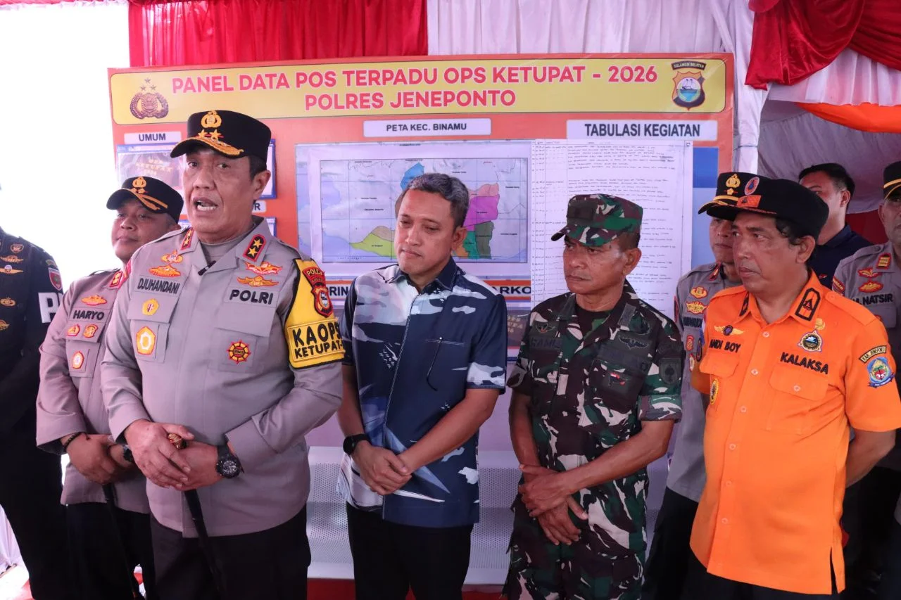 Antisipasi Padatnya Arus Lalu Lintas, Bupati Jeneponto Dampingi Kapolda Sulsel Tinjau Pos Pam Terpadu 2 Antisipasi Padatnya Arus Lalu Lintas, Bupati Jeneponto Dampingi Kapolda Sulsel Tinjau Pos Pam Terpadu
