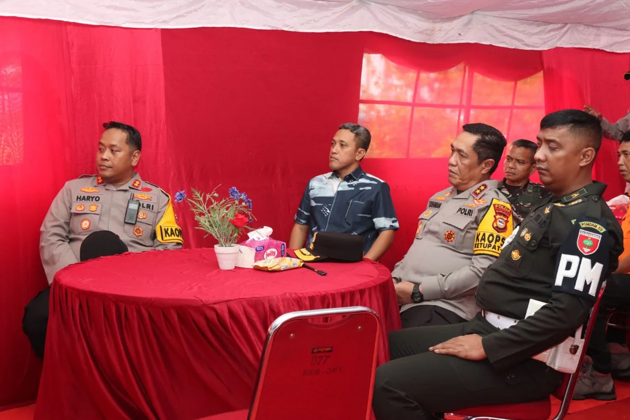 Antisipasi Padatnya Arus Lalu Lintas, Bupati Jeneponto Dampingi Kapolda Sulsel Tinjau Pos Pam Terpadu 3 Antisipasi Padatnya Arus Lalu Lintas, Bupati Jeneponto Dampingi Kapolda Sulsel Tinjau Pos Pam Terpadu