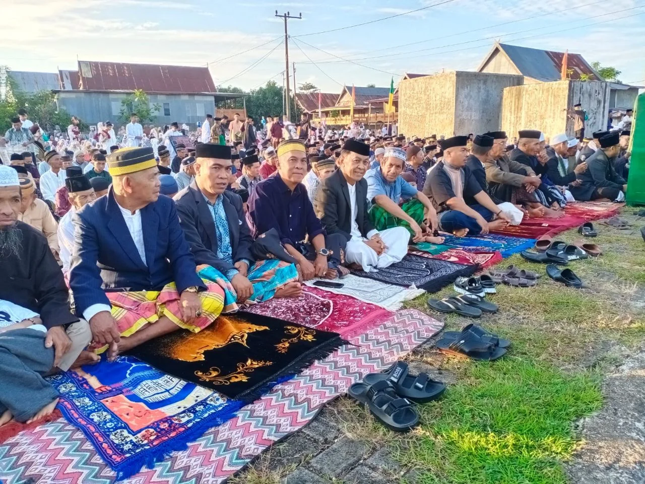 Jamaah Salat Id Membludak di Lapangan Bontoa, Lurah  Bontoa Bacakan Sambutan Seragam Bupati Jeneponto 