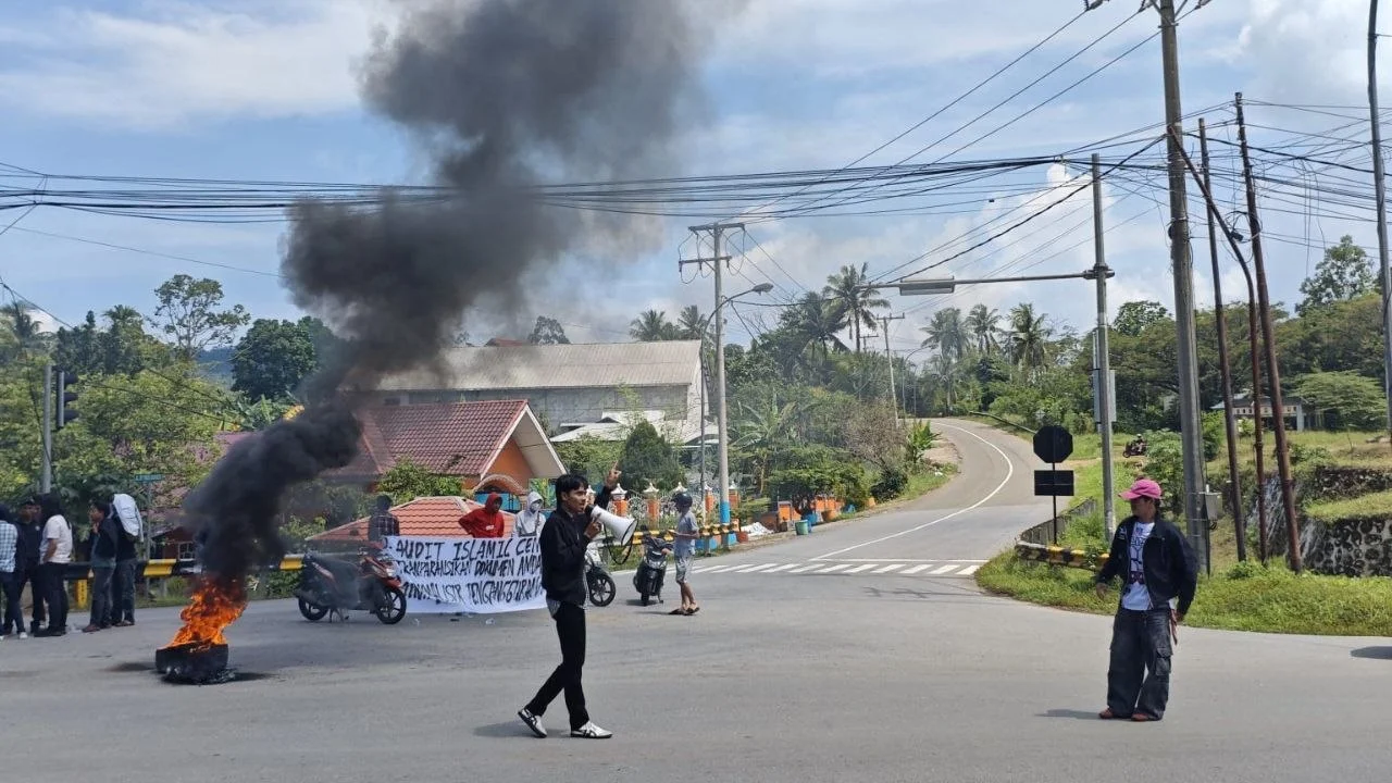 AMPLi Demo di Luwu Timur, Tuntut Transparansi AMDAL PT IHIP dan Audit Anggaran Islamic Center
