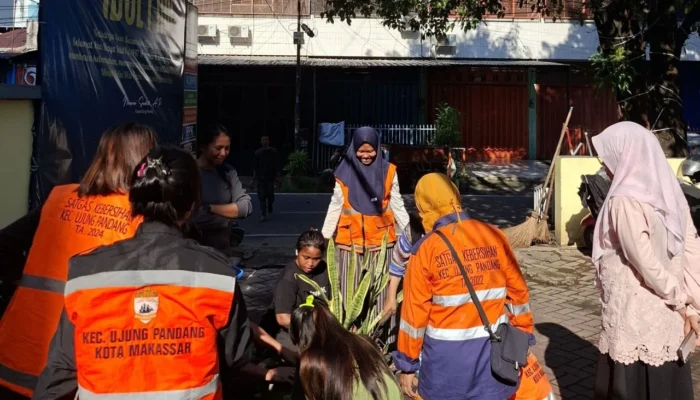 Camat Ujung Pandang Pimpin Jumat Bersih di Kantor Kecamatan
