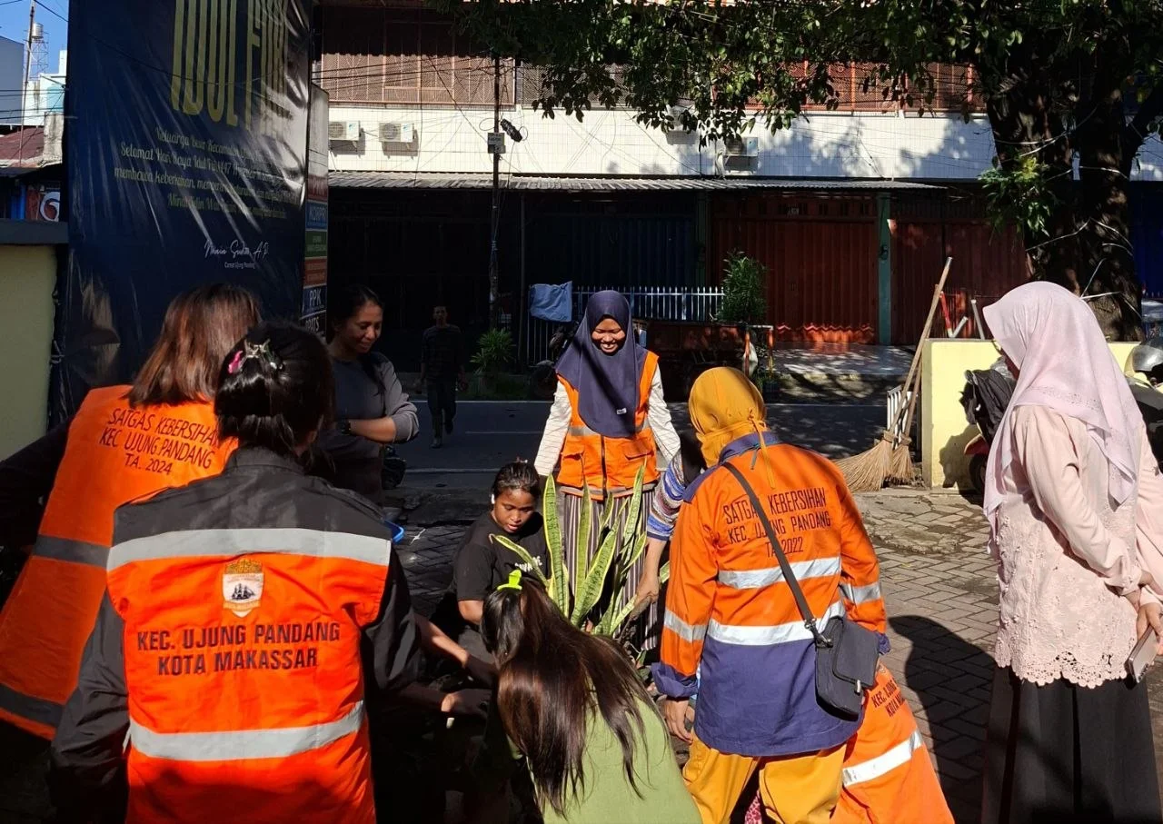 Camat Ujung Pandang Pimpin Jumat Bersih di Kantor Kecamatan