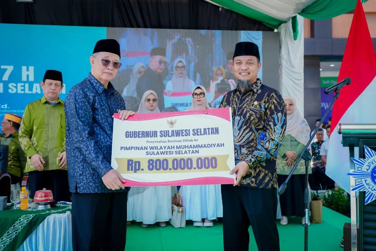 Gubernur Sulsel Apresiasi Peran Muhammadiyah, Serahkan Hibah Rp800 Juta