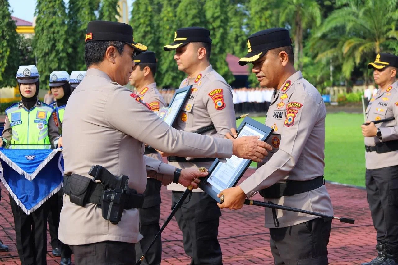 Kapolda Sulsel Beri Penghargaan Polres Berprestasi di Operasi Ketupat 2026