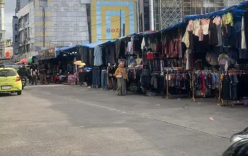 Lapak Diduga Liar Menjamur di Jalan KH Agus Salim Makassar, Pengelola Pasar Sentral Bantah Tarik Retribusi 8 Lapak Diduga Liar Menjamur di Jalan KH Agus Salim Makassar, Pengelola Pasar Sentral Bantah Tarik Retribusi