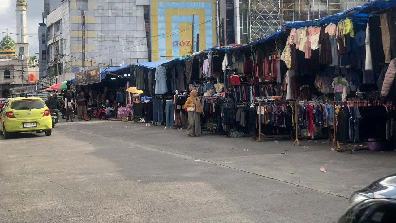 Lapak Diduga Liar Menjamur di Jalan KH Agus Salim Makassar, Pengelola Pasar Sentral Bantah Tarik Retribusi