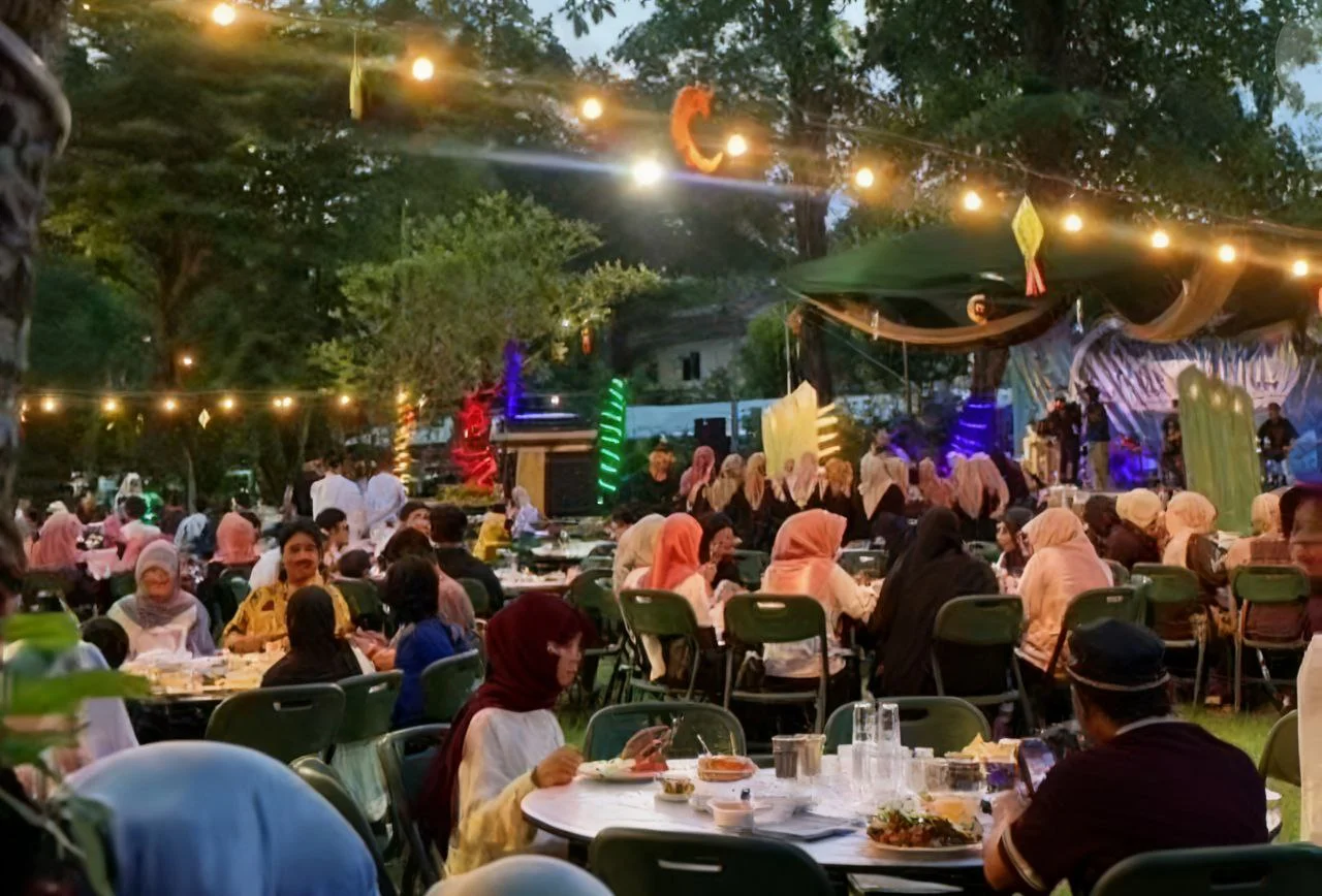 Promo Iftar Ramadan 2026 di MaxOne Hotel & Resort Makassar, Sajikan 50 Menu Nusantara Mulai Rp105 Ribu 2 Promo Iftar Ramadan 2026 di MaxOne Hotel & Resort Makassar, Sajikan 50 Menu Nusantara Mulai Rp105 Ribu