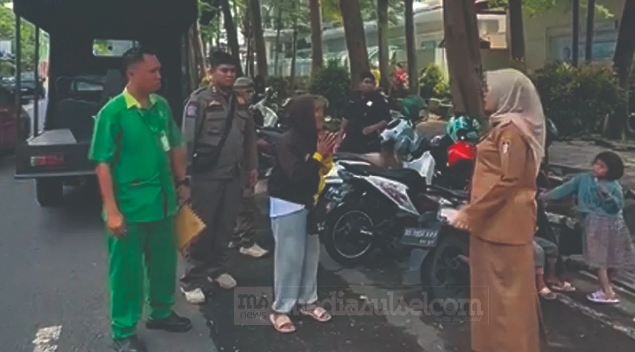 Camat Ujung Pandang Tegur Jukir Parkir di Trotoar Depan Stella Maris Makassar