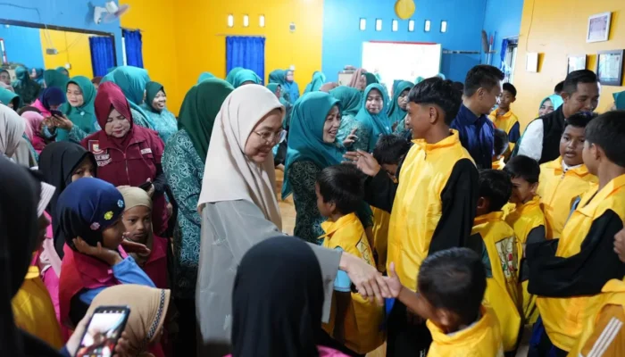 Ketua TP PKK Makassar Melinda Aksa Kunjungi Sikola Mangkasara, Apresiasi 16 Tahun Pendidikan Gratis untuk Anak