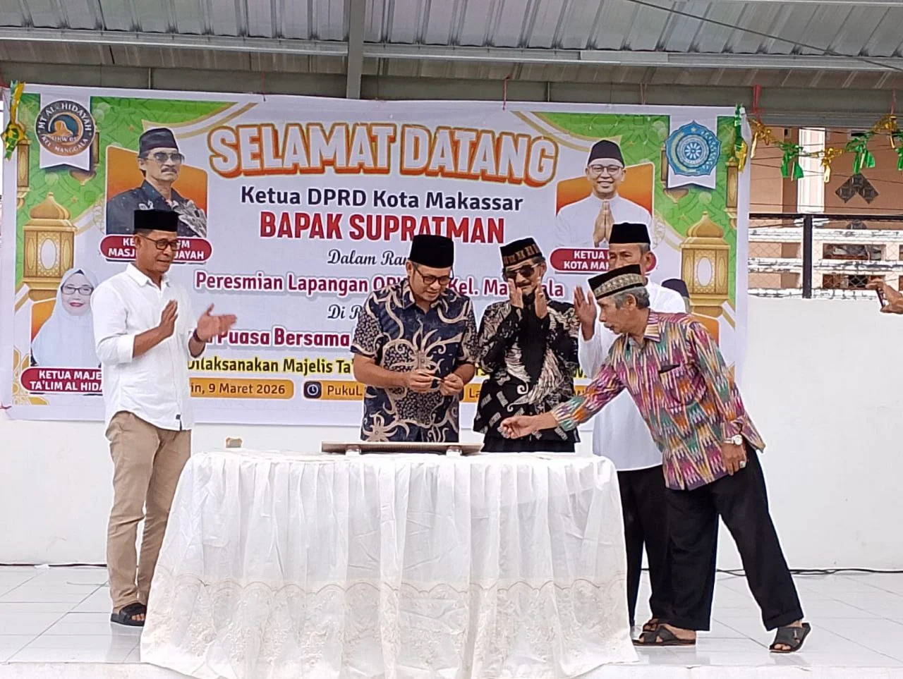 Ketua DPRD Makassar Resmikan Lapangan Voli RW 05 Manggala, Warga