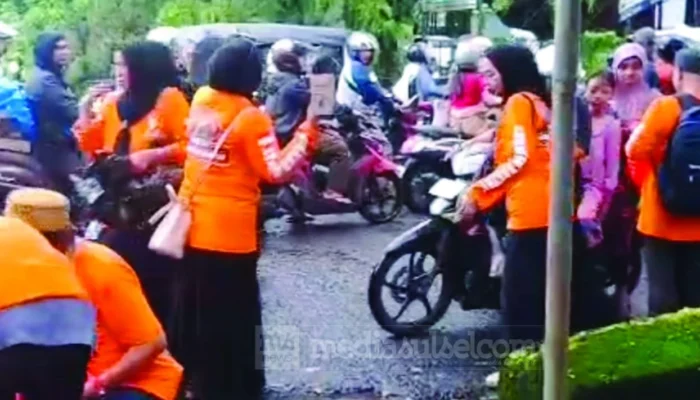 Partai Gerakan Rakyat Makassar Turun ke Jalan, 500 Paket Takjil Dibagikan di Depan BTN Paropo