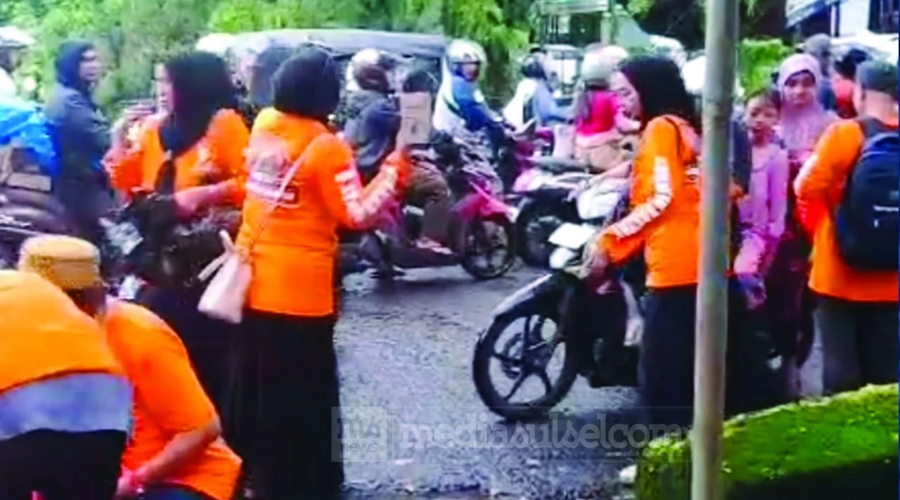 Partai Gerakan Rakyat Makassar Turun ke Jalan, 500 Paket Takjil Dibagikan di Depan BTN Paropo