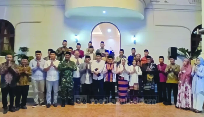 Bupati Zadrak Tombeg Ajak Warga Jaga Toleransi Saat Buka Puasa Bersama di Rujab Tana Toraja