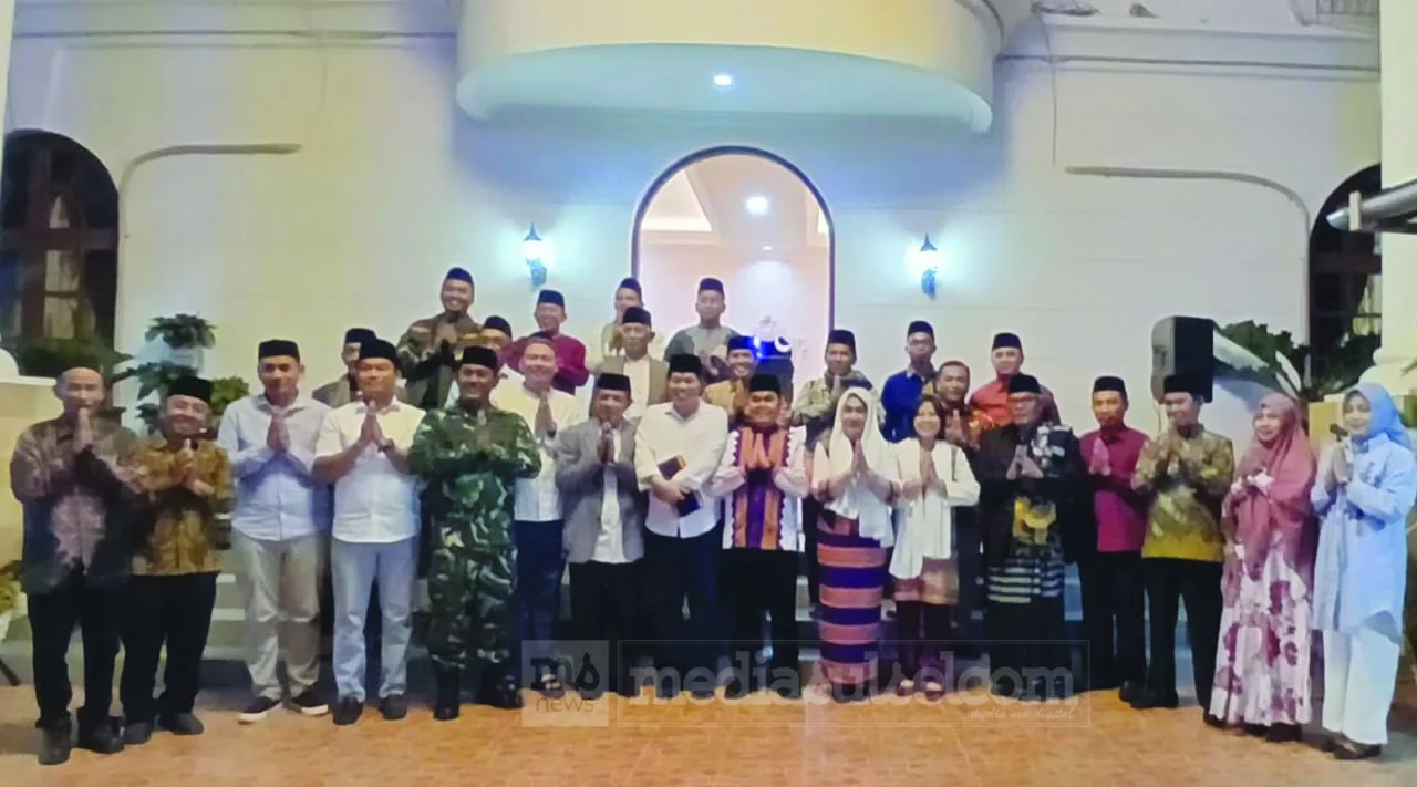 Bupati Zadrak Tombeg Ajak Warga Jaga Toleransi Saat Buka Puasa Bersama di Rujab Tana Toraja