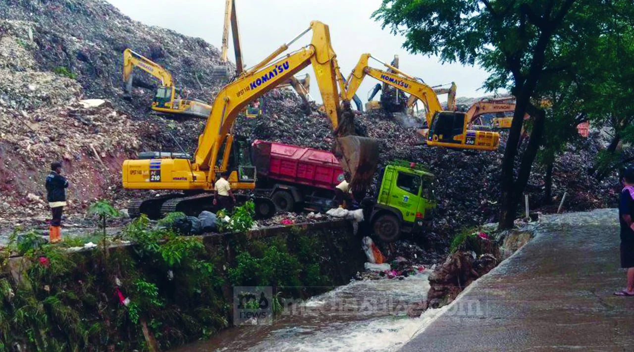 Longsor Gunungan Sampah Bantargebang Telan 7 Nyawa, Korban Terakhir Ditemukan Tim SAR